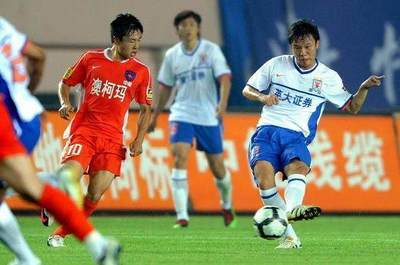 曾经高洪波最依赖之人，如今两年无球可踢沦落中甲——舜天足球的兴衰缩影